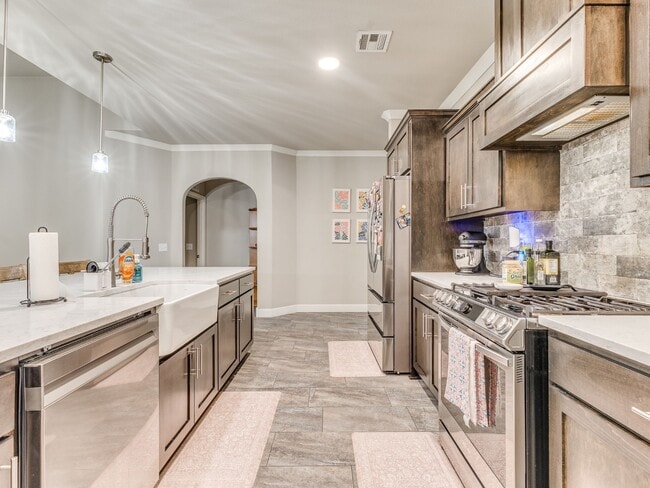 Building Photo - 2606 W Baton Rouge Pl