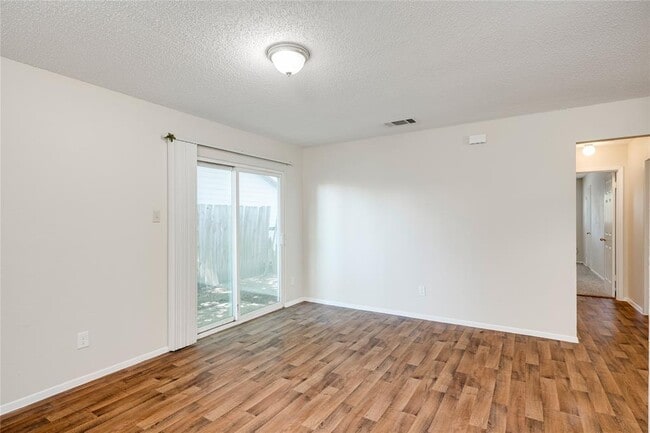 Building Photo - 6900 Branchwood Dr