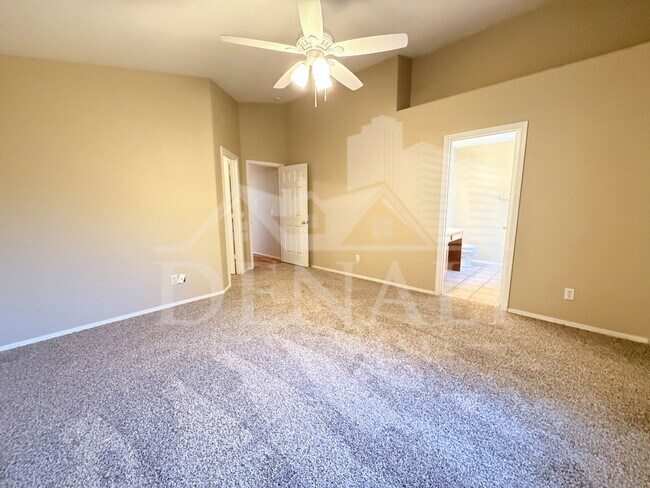 Building Photo - 923 E Monterey St