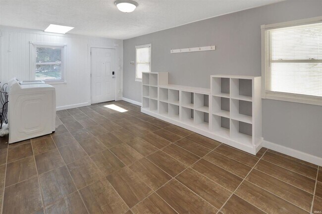 Building Photo - 4 Bedroom Lafayette Home!