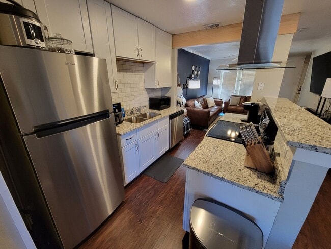 Building Photo - College Station - Cozy 2 Bedroom 1.5 Bath Condo for Lease