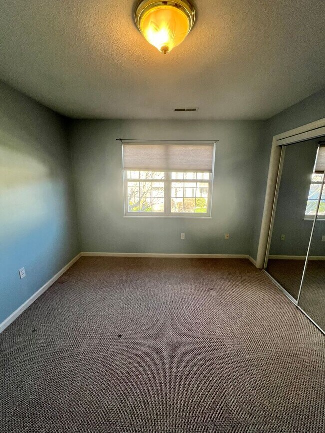 Building Photo - Beautiful Two Bedroom, Two Bath Condo in Ludlow. Available Now!