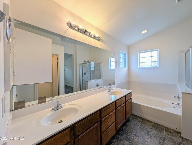 Building Photo - 3848 E Pollack St