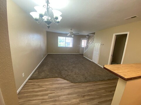 Building Photo - "Charming 2-Bed, 1.5 bath Townhouse Retreat in Saint George