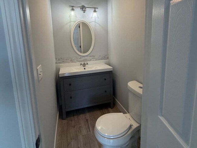 Building Photo - 6S018 Steeple Run Dr