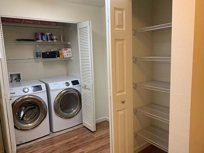 Inside laundry - 800 N 8th St