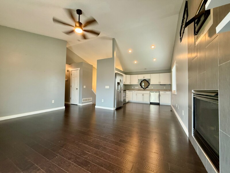 Building Photo - 505 SE Pleasant View Dr