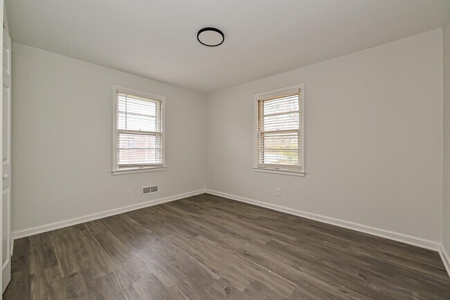 Building Photo - 1640 Eaves Rd