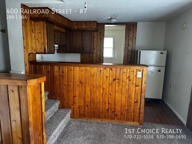 Building Photo - 400 Railroad St