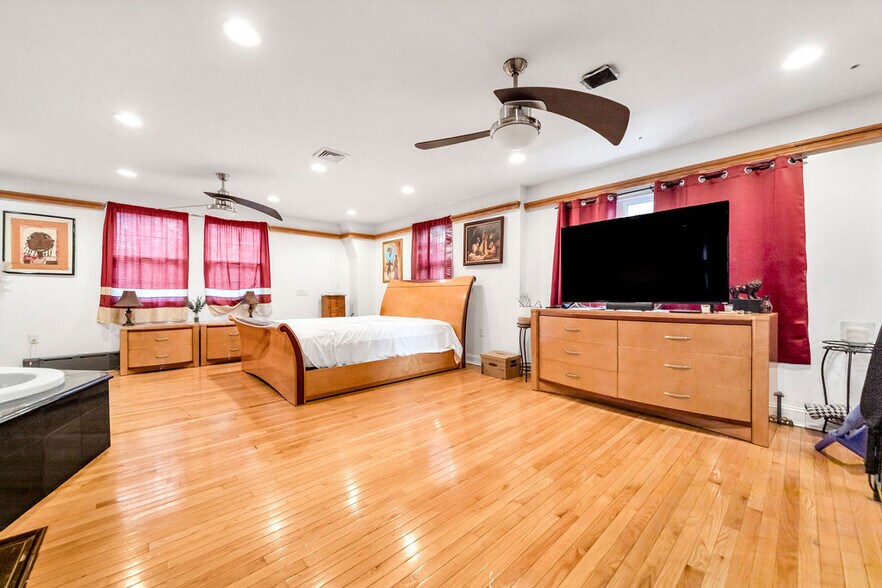 Building Photo - 817 Ashbourne Rd