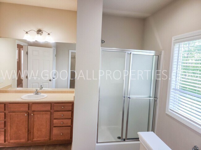 Building Photo - 4 Bedroom 3 Bath in Glynn Village!