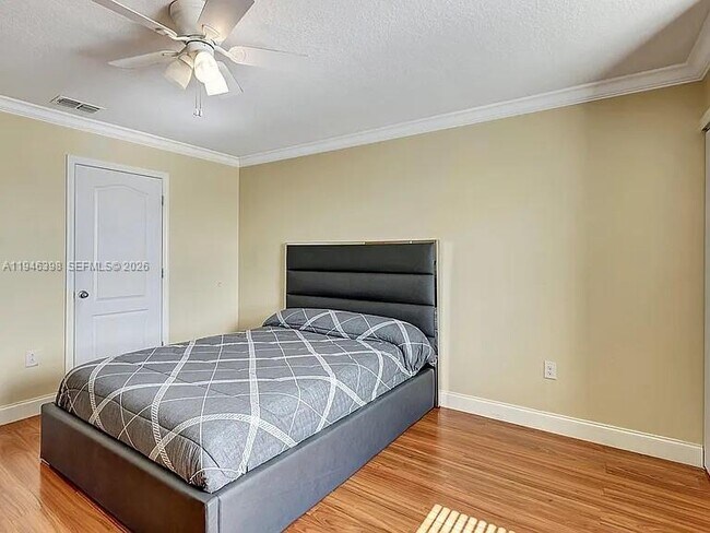 Building Photo - 1018 SW Eckard Ave