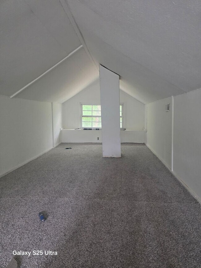 Building Photo - Single Family Home - Now available!