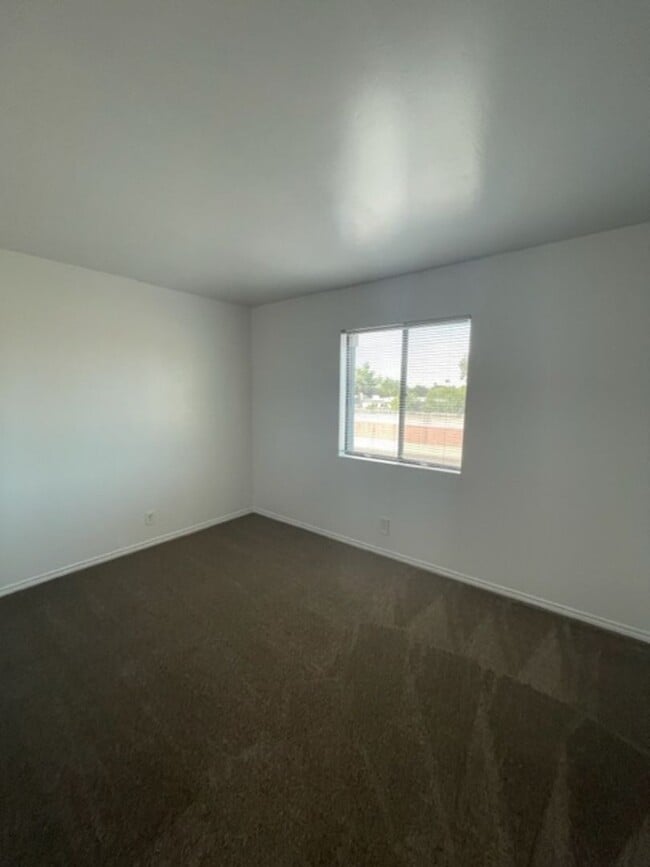 Building Photo - Old Town Scottsdale townhome- 2 bd 2 bath- W/D- Yard