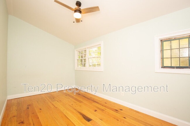 Building Photo - 811 3rd Ave