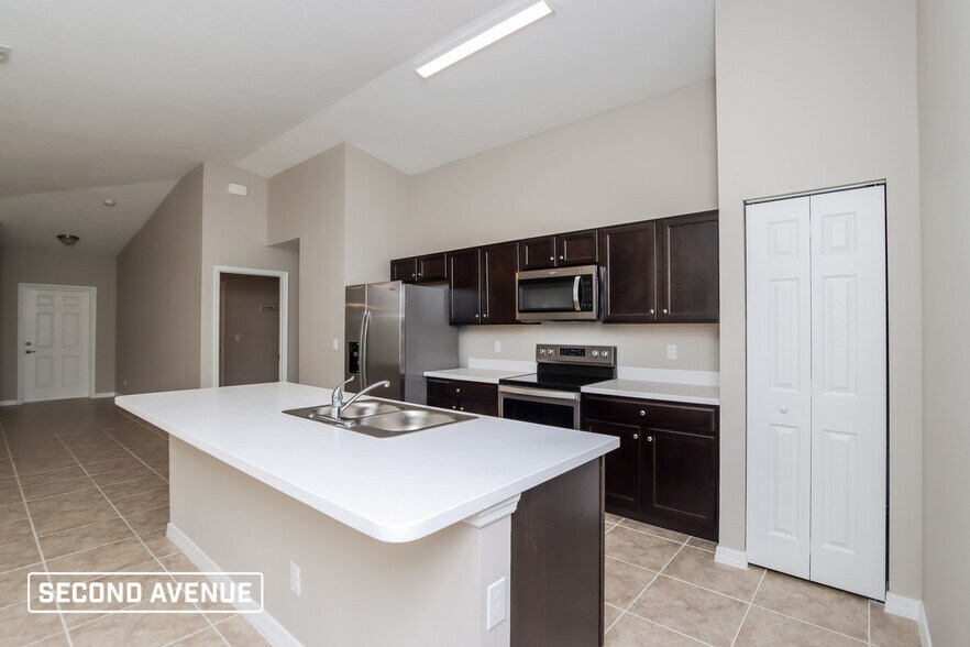 Building Photo - 1135 Tarleton St SE