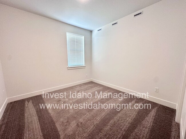 Building Photo - Beautiful less than a year old Luxury Townhome available soon!