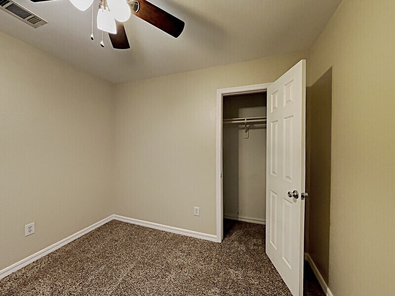 Building Photo - 3320 Stanley Ave