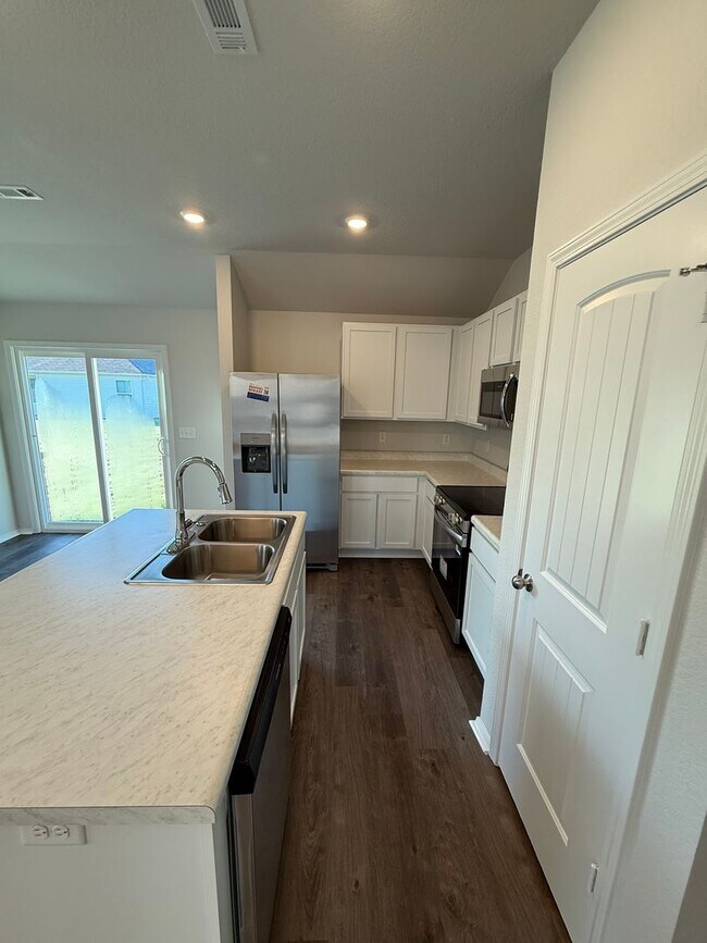 Building Photo - *Rent FREE until May 1 + NO HIDDEN FEES!* BRAND NEW Three Bedroom | Two Bathroom Home in Cabot