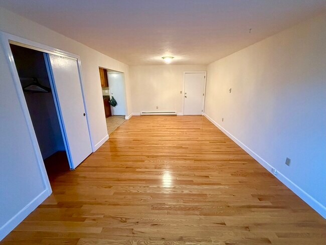 Building Photo - 7 Cottage St