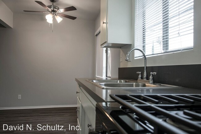 Building Photo - 833 W Foothill Blvd