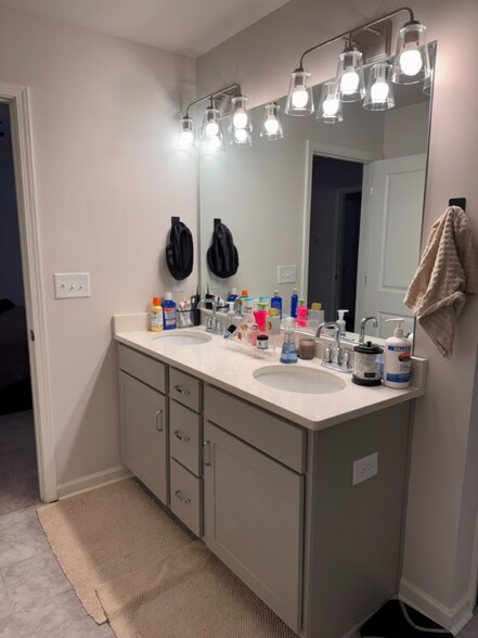 Building Photo - 2945 Cottage Ln