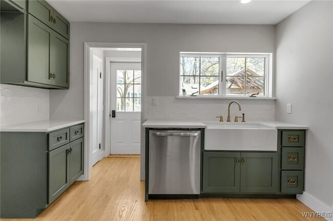 Building Photo - 305 Girard Ave