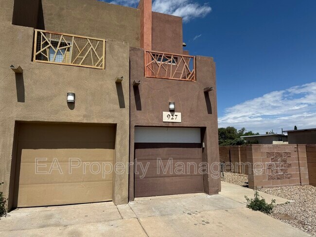 Primary Photo - 927 Tieran Ct NE