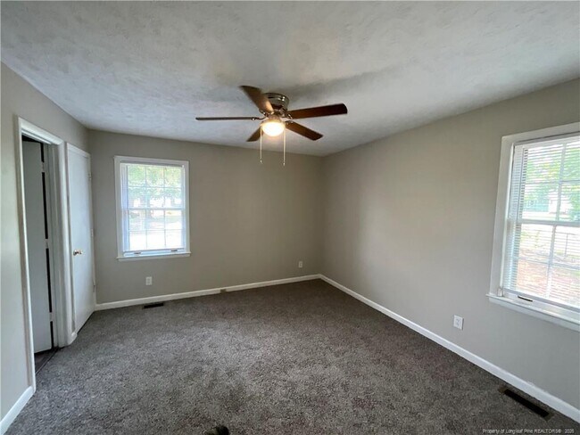 Building Photo - 1365 Greenock Ave