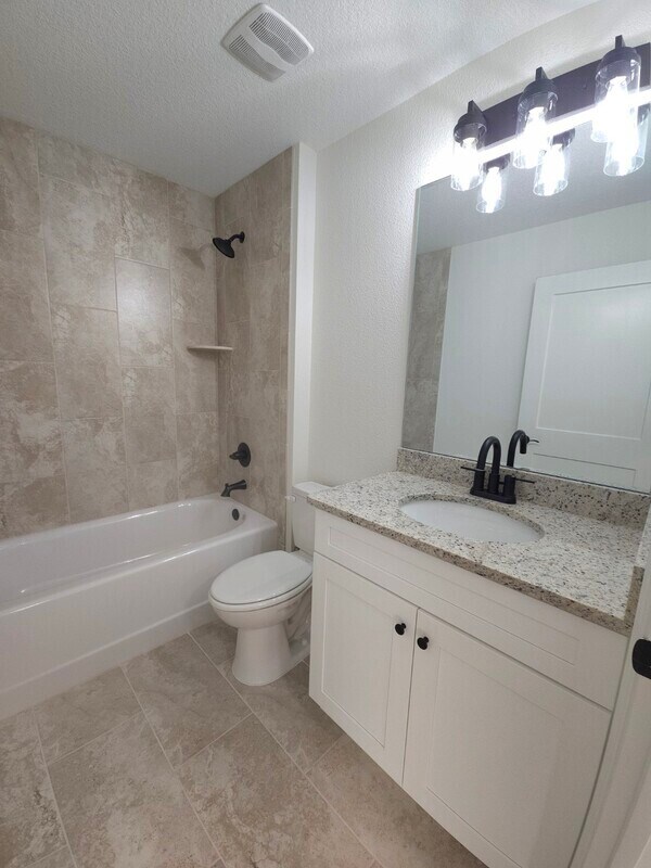 Building Photo - 742 W Deacon Pl