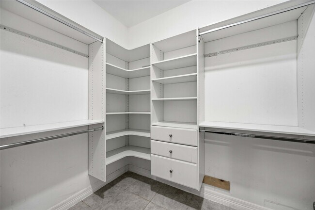 Building Photo - 1029 Riverwood Dr