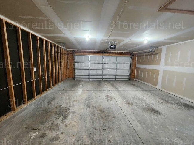Building Photo - 1813 E 69th Ct N