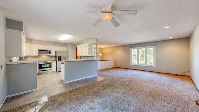 Building Photo - Spacious and Character-filled 5 BR 3 Bath ...