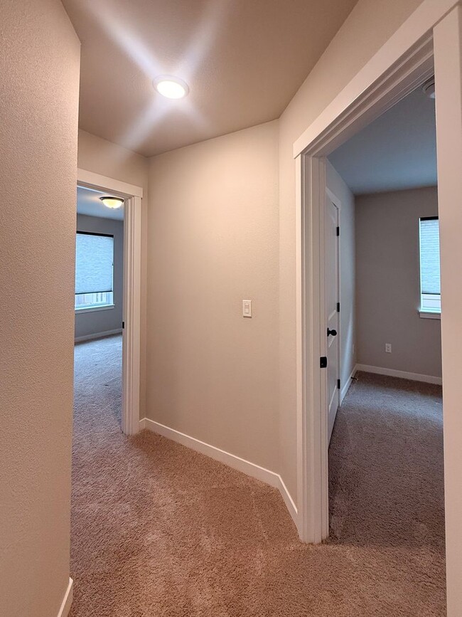 Building Photo - 5590 Mountain Quail Dr S