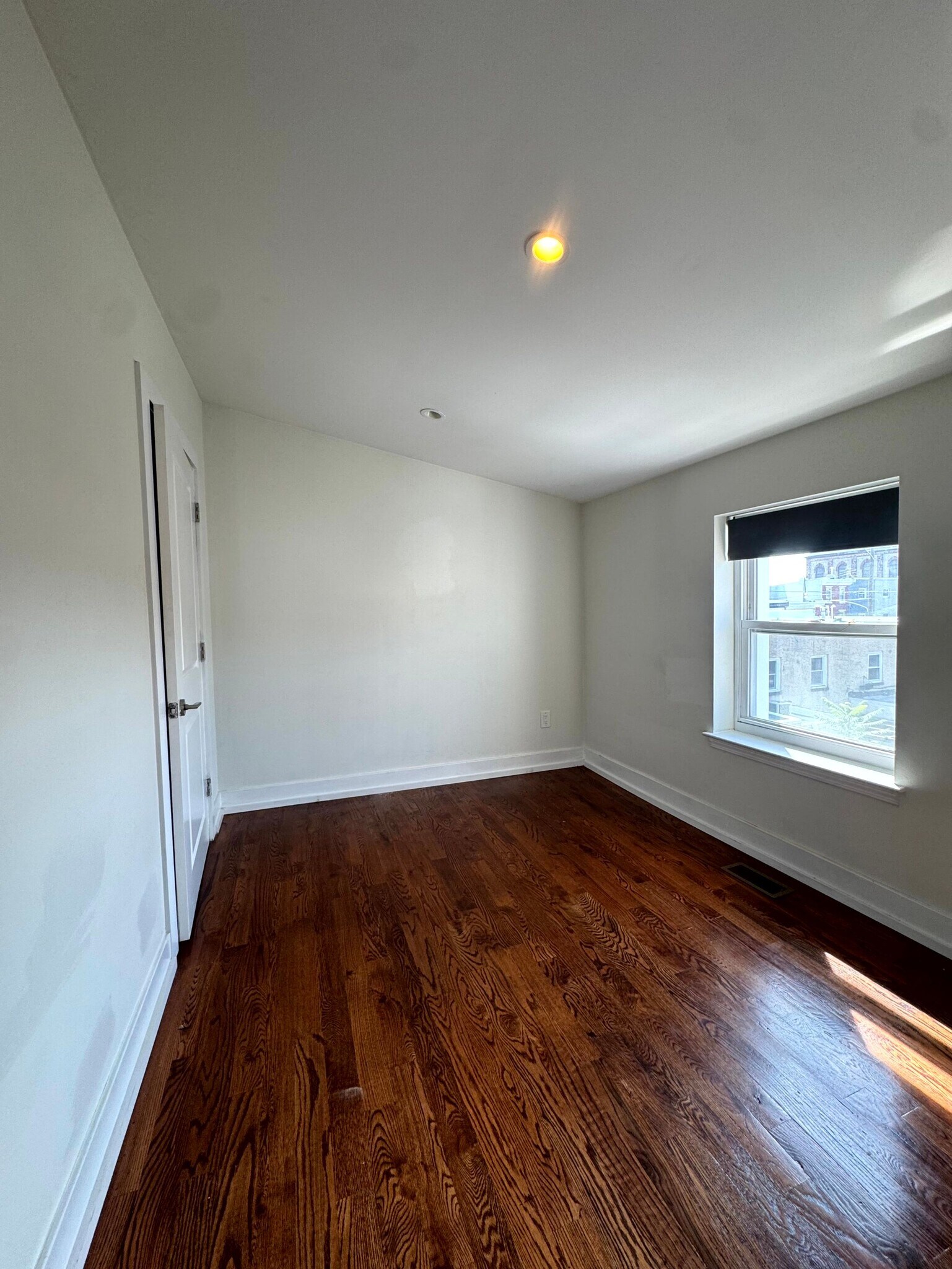 Building Photo - 1415 E Hewson St