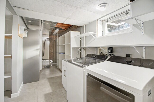 Building Photo - Beautiful updated Country Home