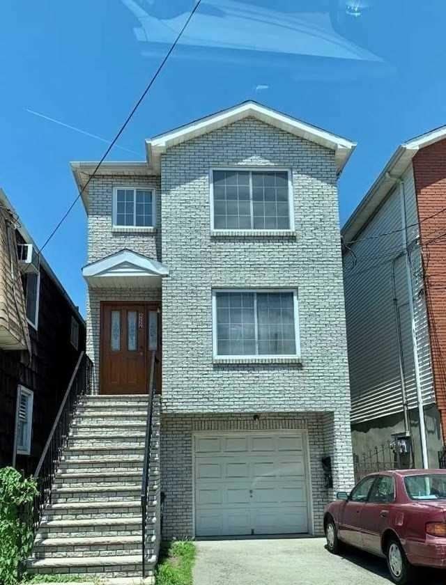 Building Photo - 422A Warren St