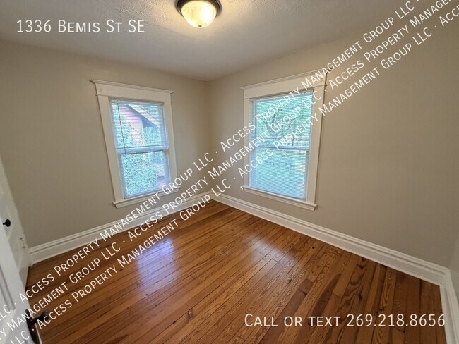 Building Photo - 1336 Bemis St SE