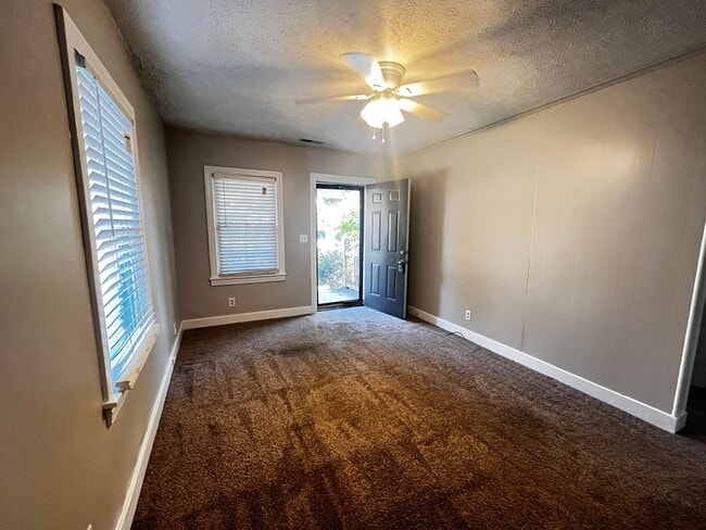 Building Photo - A Nice 2 Bedroom Home Near Church Hills Downs