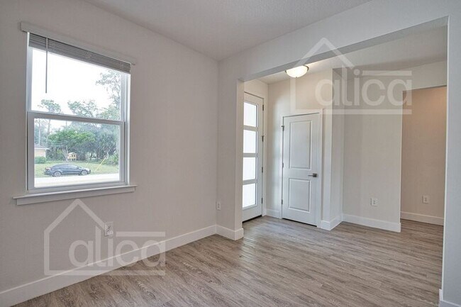 Building Photo - 3539 Donahue Ave