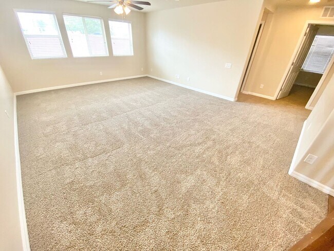 Building Photo - WONDERFUL HENDERSON HOME 3 BEDROOM / 2.5 BATH TWO STORY HOME WITH 2 CAR GARAGE