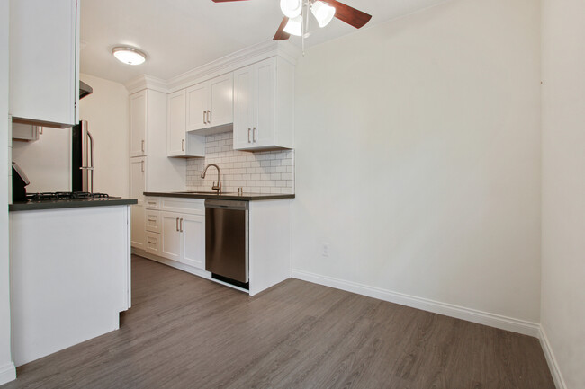 Building Photo - 848 7th Street in Santa Monica - steps to ...