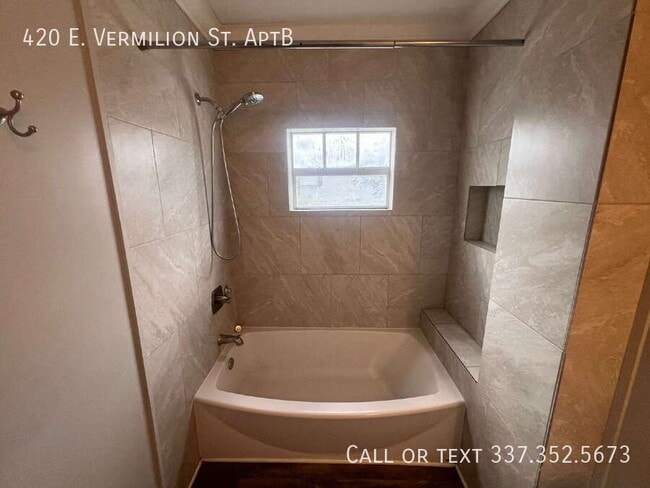 Building Photo - 420 E Vermilion St