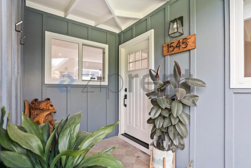 Building Photo - 1545 Crespi Dr