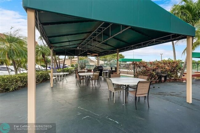 Building Photo - 6650 Royal Palm Blvd