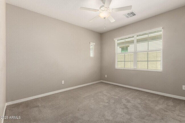 Building Photo - 1535 E Dublin St