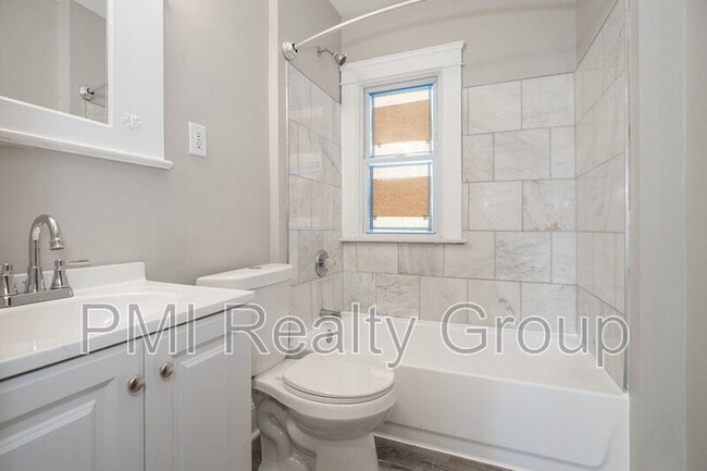 Building Photo - 2936 E 128th St