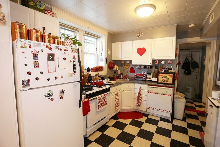 Building Photo - 2647 N Sacramento Ave