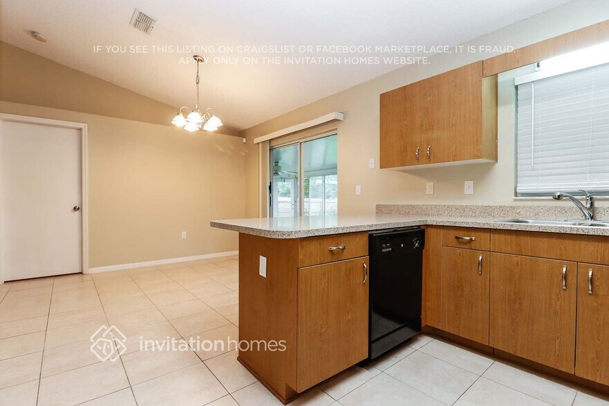 Building Photo - 7840 Arms Dr