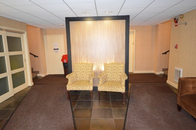 Building Photo - 125 Pleasant St